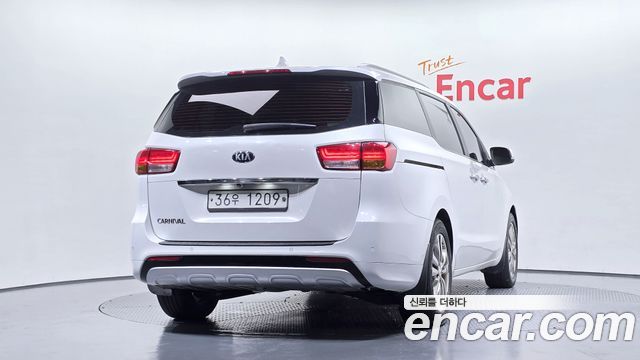 Kia Canival 2015 — photo 4