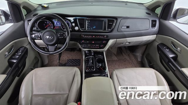 Kia Canival 2015 — photo 7