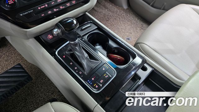 Kia Canival 2015 — photo 9