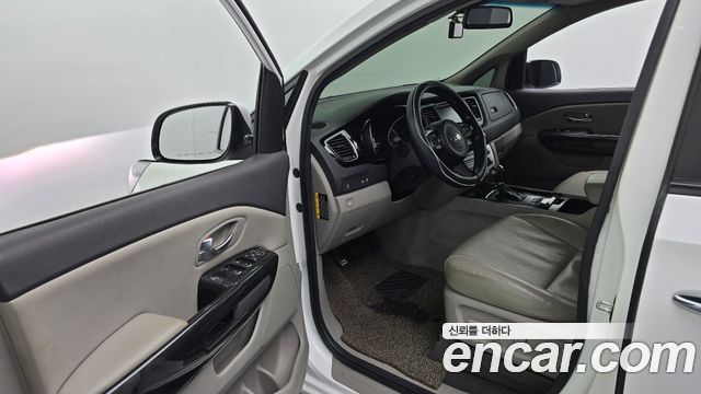 Kia Canival 2015 — photo 10
