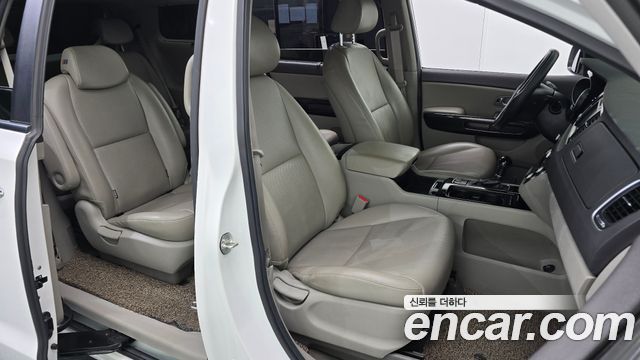 Kia Canival 2015 — photo 11