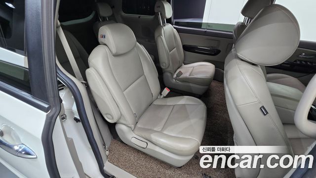 Kia Canival 2015 — photo 12