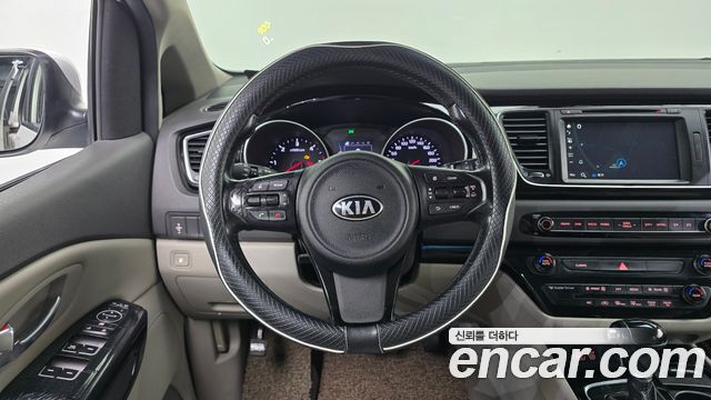 Kia Canival 2015 — photo 13