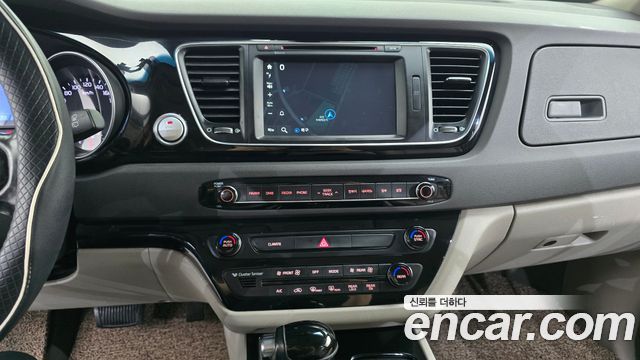 Kia Canival 2015 — photo 14