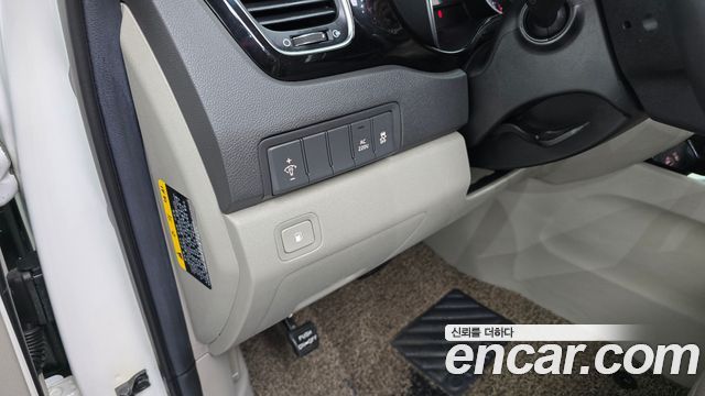 Kia Canival 2015 — photo 18