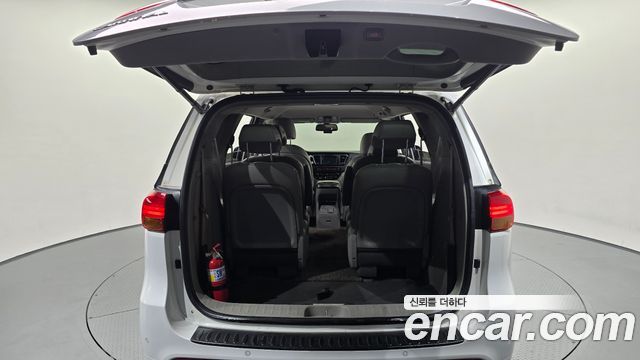Kia Canival 2015 — photo 20