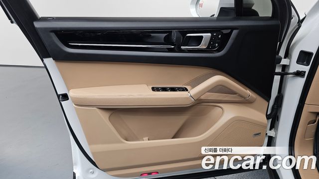 Porsche Cayenne 2023 — photo 14