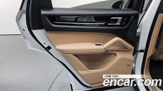 Porsche Cayenne 2023 — photo 15