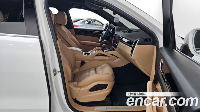 Porsche Cayenne 2023 — photo 16