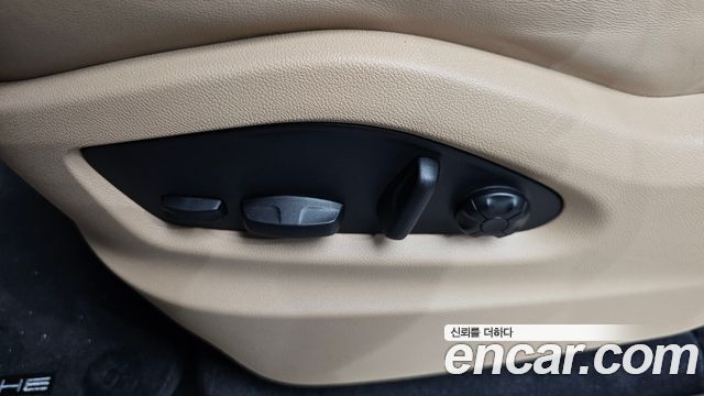 Porsche Cayenne 2023 — photo 32
