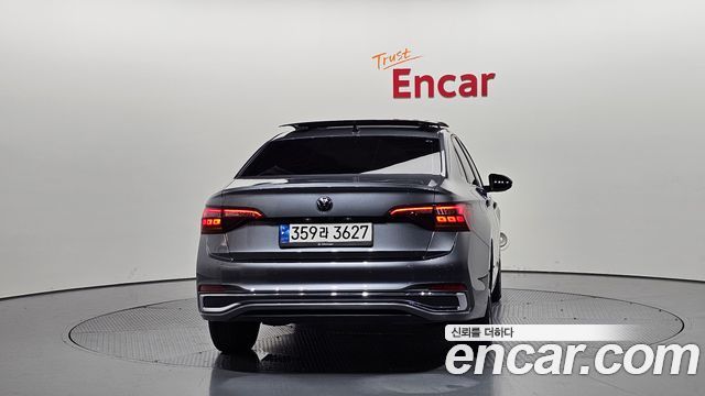 Volkswagen Jetta 2023 — photo 4