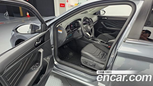 Volkswagen Jetta 2023 — photo 10