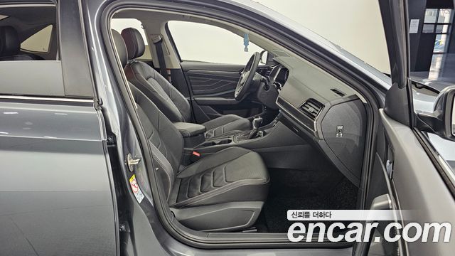 Volkswagen Jetta 2023 — photo 11