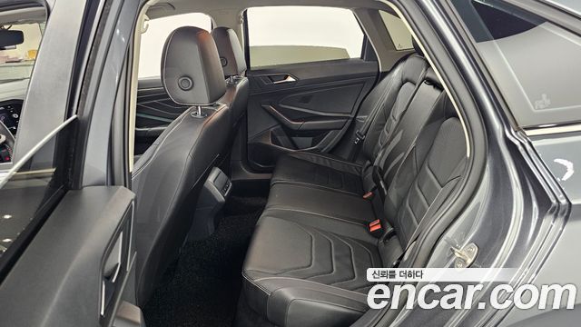 Volkswagen Jetta 2023 — photo 12