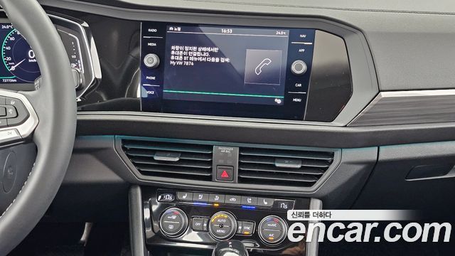Volkswagen Jetta 2023 — photo 14