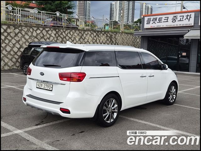 Kia Canival 2019 — photo 2