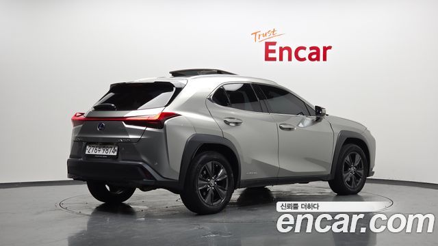 Lexus UX 2020 — photo 2