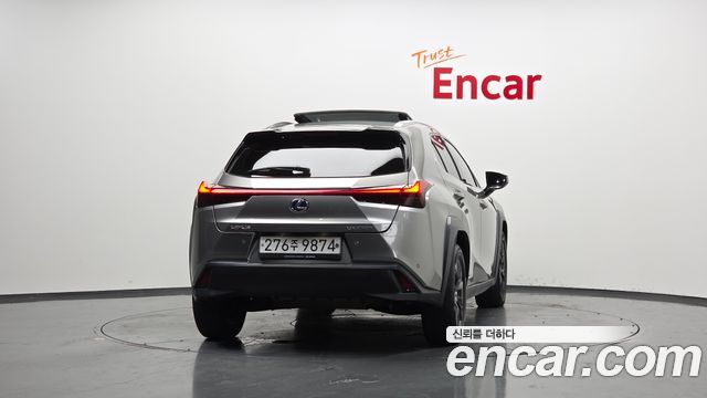 Lexus UX 2020 — photo 4