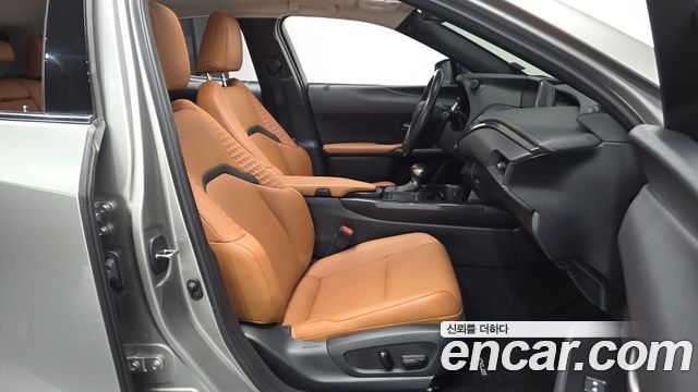 Lexus UX 2020 — photo 11