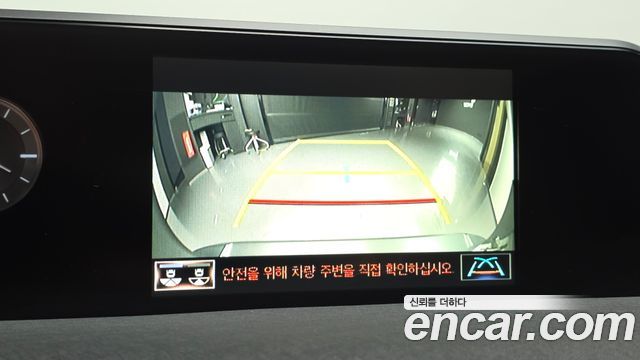 Lexus UX 2020 — photo 15