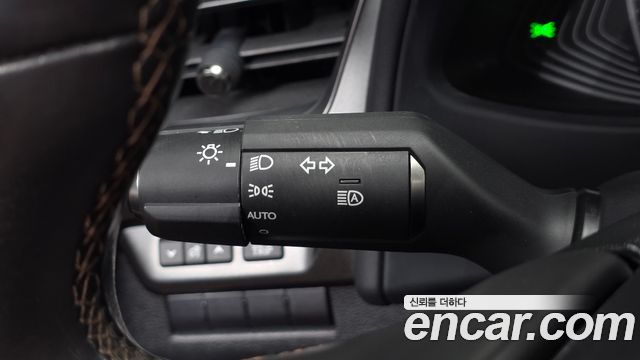 Lexus UX 2020 — photo 16