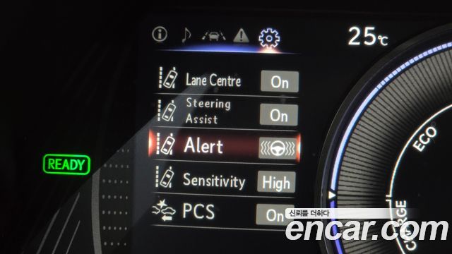 Lexus UX 2020 — photo 17