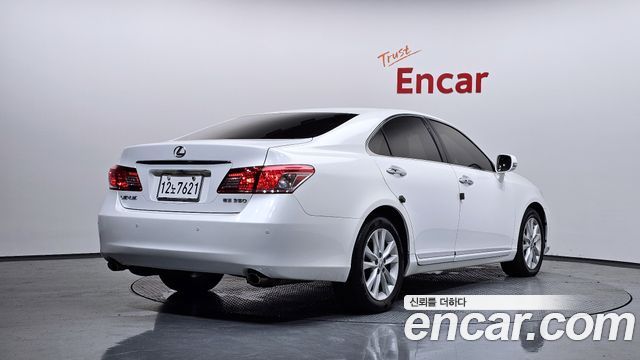 Lexus ES 2011 — photo 2