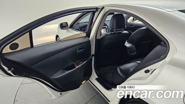 Lexus ES 2011 — photo 20