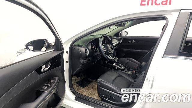 Kia K3 2022 — photo 13