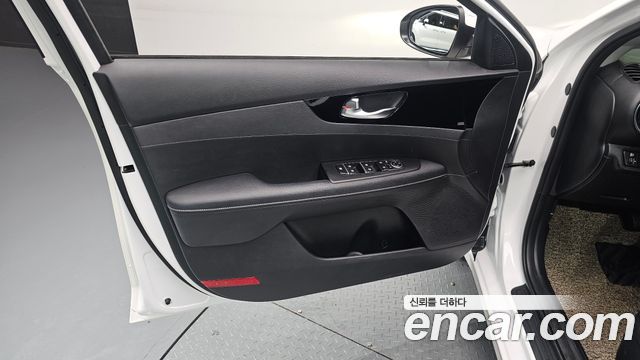 Kia K3 2022 — photo 14