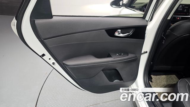 Kia K3 2022 — photo 15