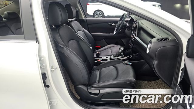 Kia K3 2022 — photo 16