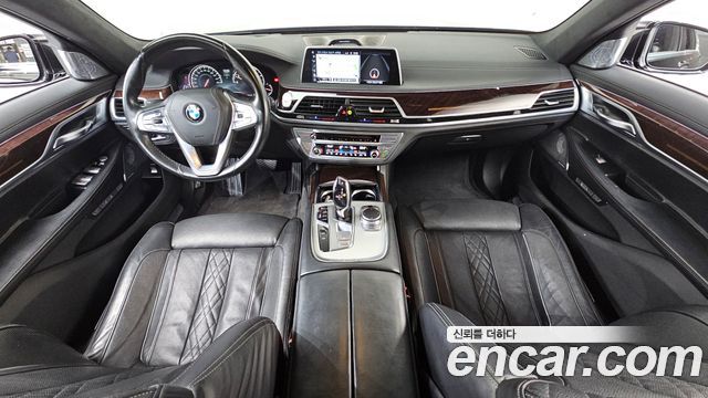 BMW 7-Series 2016 — photo 7