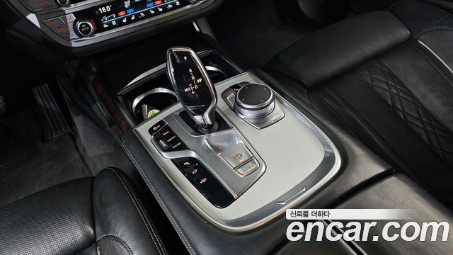 BMW 7-Series 2016 — photo 9