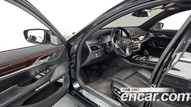 BMW 7-Series 2016 — photo 10