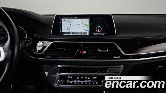 BMW 7-Series 2016 — photo 13