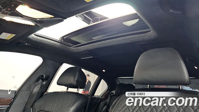 BMW 7-Series 2016 — photo 16