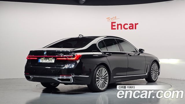 BMW 7-Series 2021 — photo 2