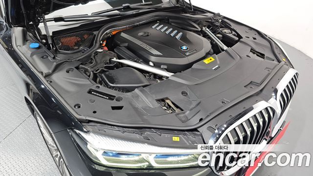 BMW 7-Series 2021 — photo 6