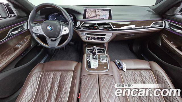 BMW 7-Series 2021 — photo 10