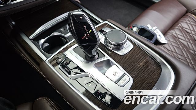 BMW 7-Series 2021 — photo 12