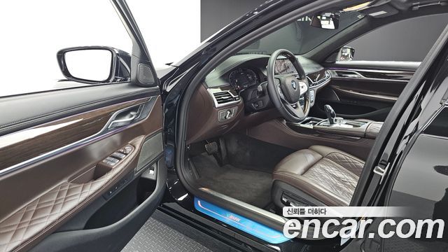 BMW 7-Series 2021 — photo 13