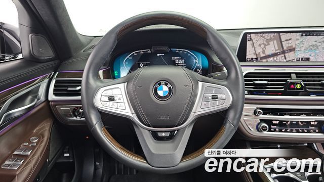 BMW 7-Series 2021 — photo 19