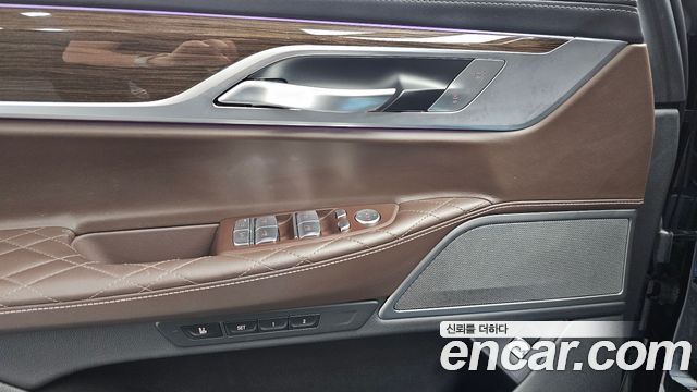BMW 7-Series 2021 — photo 25