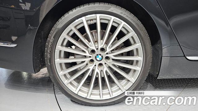 BMW 7-Series 2021 — photo 7