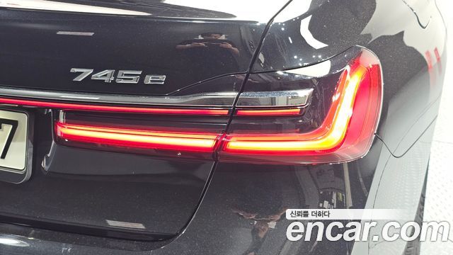 BMW 7-Series 2021 — photo 9