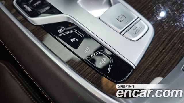 BMW 7-Series 2021 — photo 30