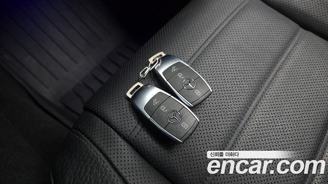 Mercedes-Benz GLE-Class 2021 — photo 25