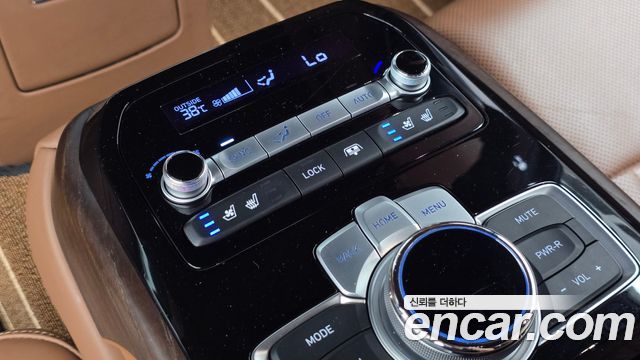 Genesis G90 2019 — photo 25