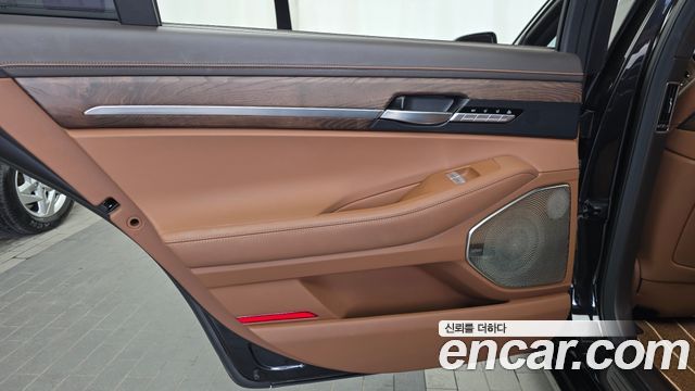 Genesis G90 2019 — photo 15
